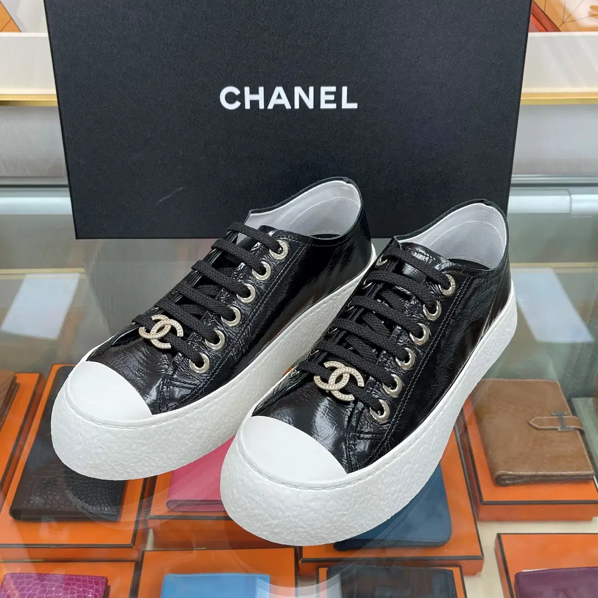 新製品] シャネル CC ペンダントコンバーススニーカーブラック